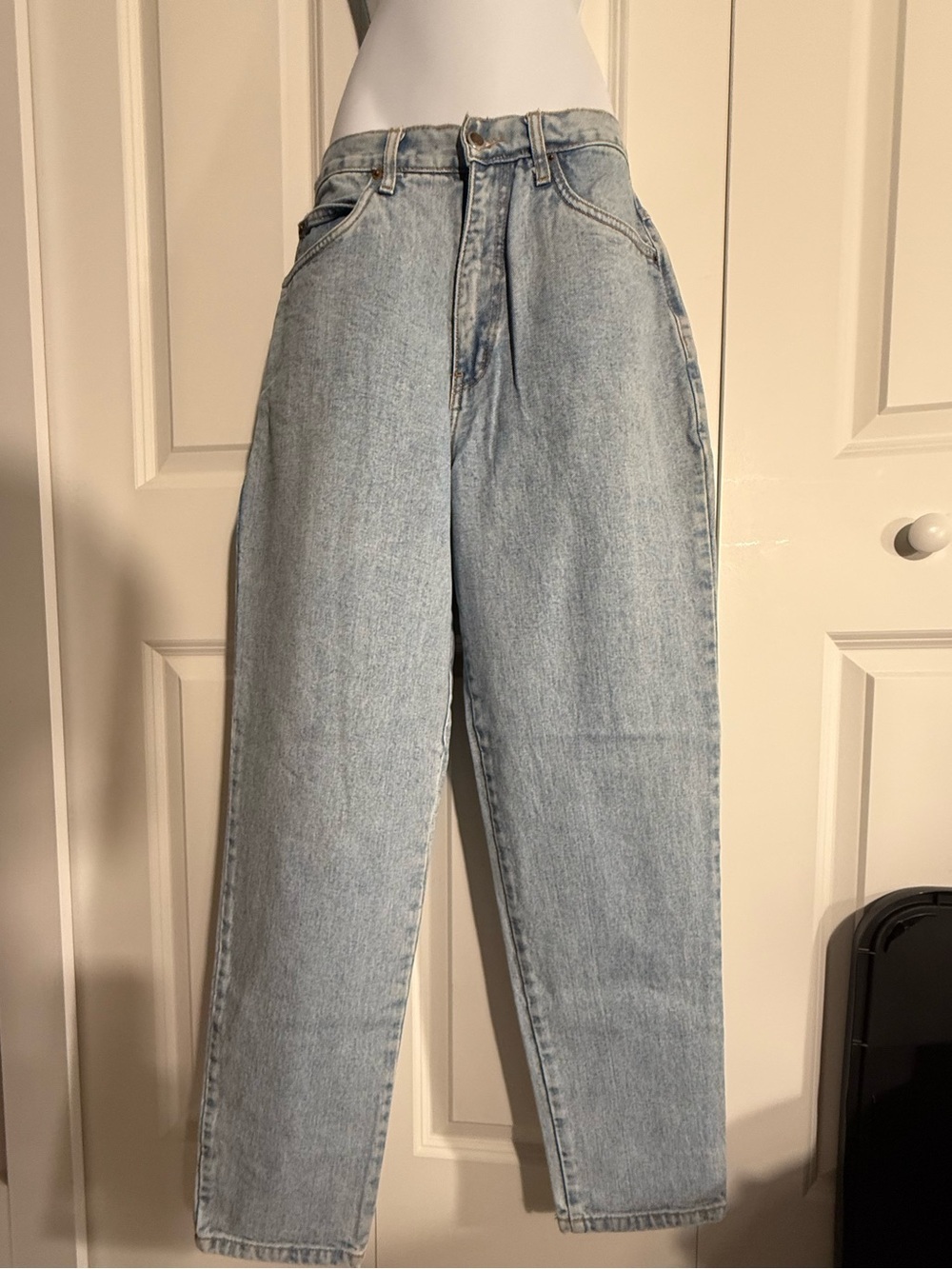Relaxed Light Blue Boyfriend Jeans for Women